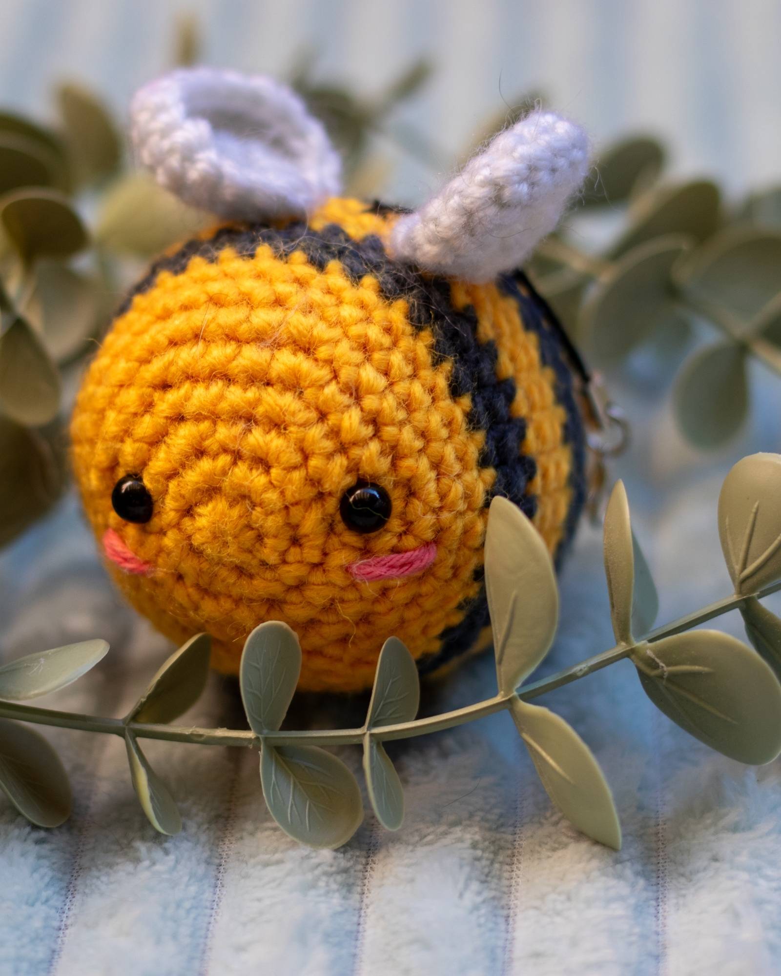 Llavero diseño abeja amigurumi Que ni Bordao